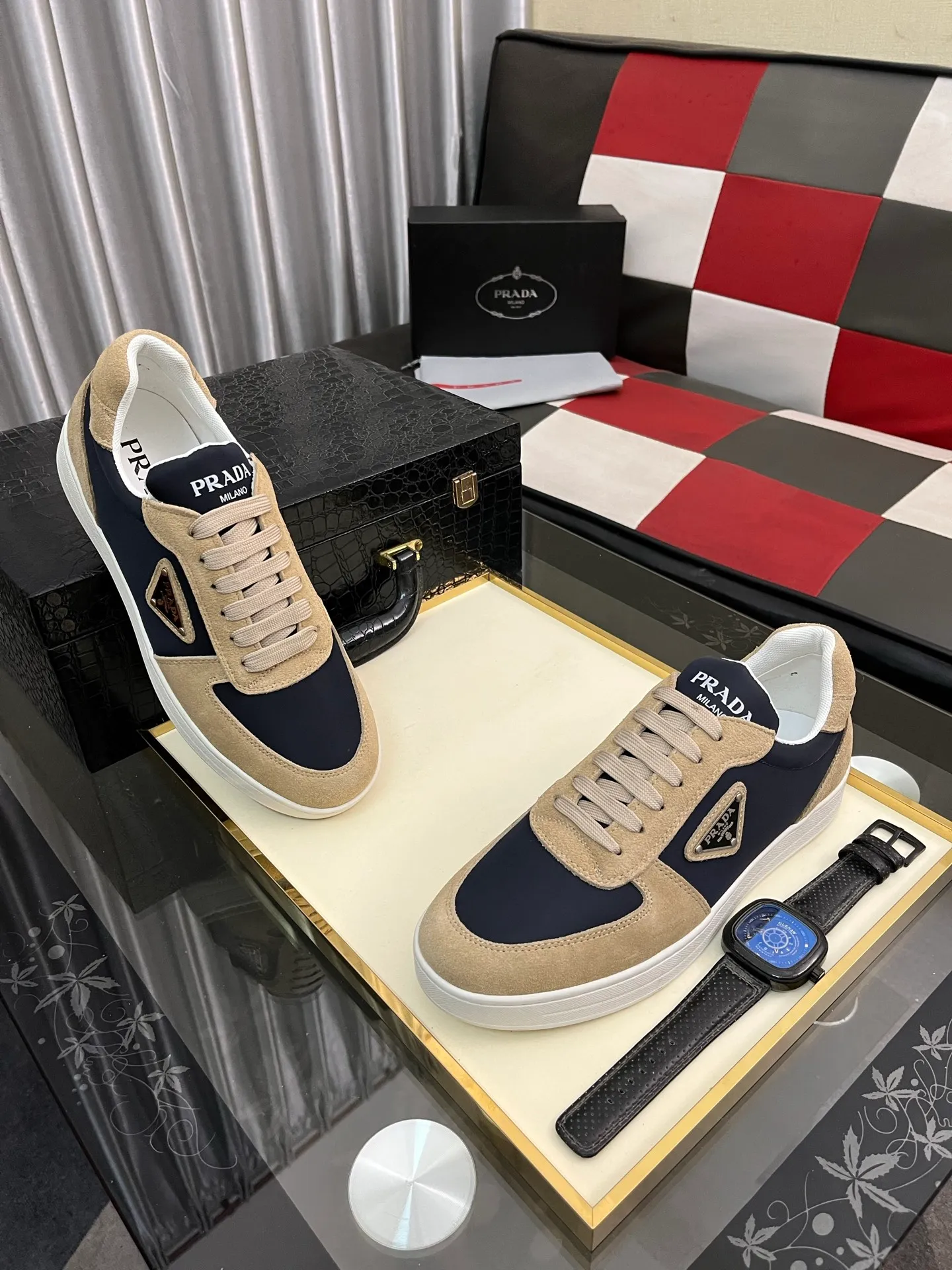 Men's shoes 💰440⌚️⌚️【PRADA】Prada ~ unique and casual style. New models from Prada official website are coming [Celebrate][Celebrate]🏃High-end brand casual shoes ➕Full set of packaging😍😍 Men's 2023 counters are on sale simultaneously, Italian imported brands select first-layer Italian cowhide. 🐑Sheepskin lining (refuses to discolor and rub feet) Sole: Original sole specially provided by the original factory 🎬Better in kind Size number: 38-444️⃣Colors available